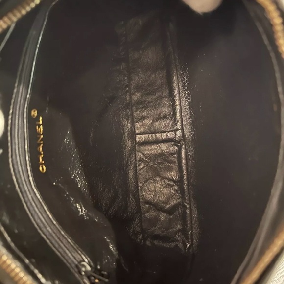 CHANEL Black Crossbody Bag with Quilted Leather and Chain Strap - Picture 12 of 16